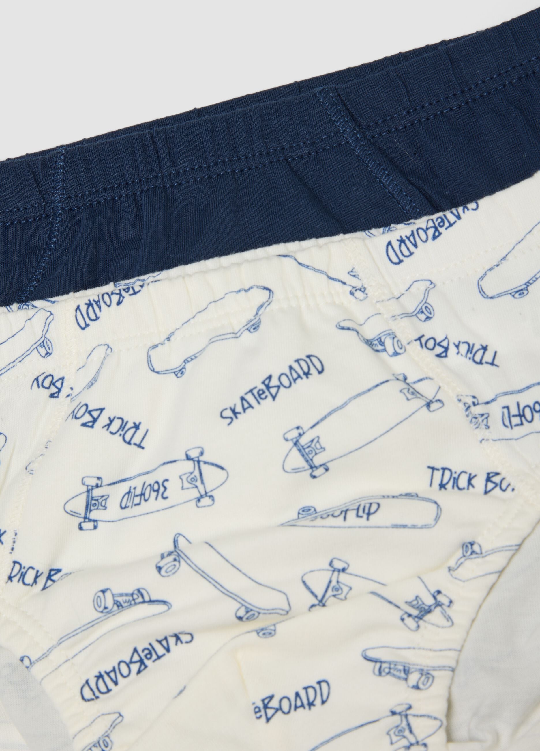 Pack of five multicoloured briefs in pure organic cotton with skate print