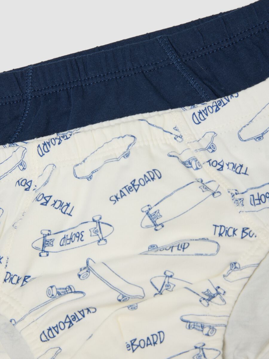 Pack of five multicoloured briefs in pure organic cotton with skate print_2