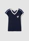 T-shirt blu in puro cotone con scollo a V e stampa frontale_4