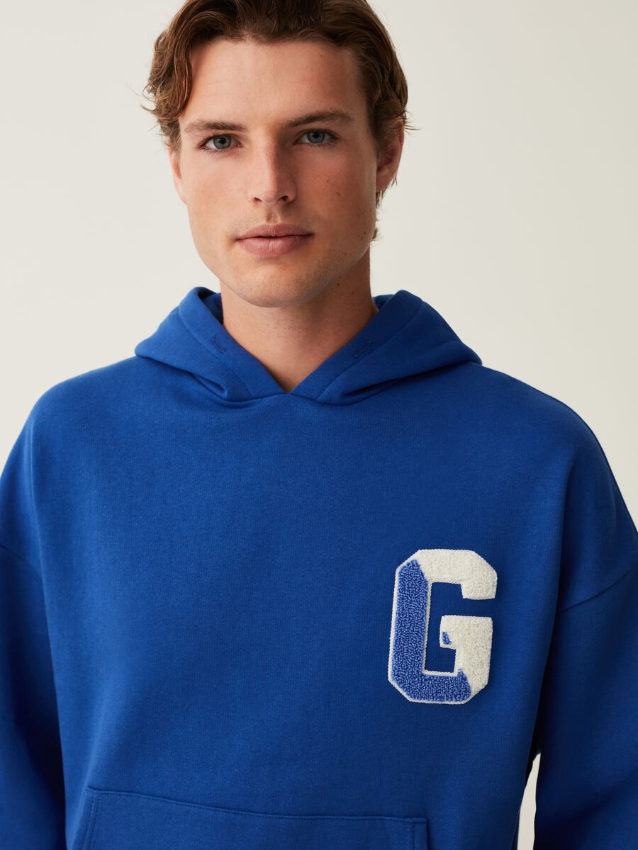 Sweatshirt with hood and bouclé application_1