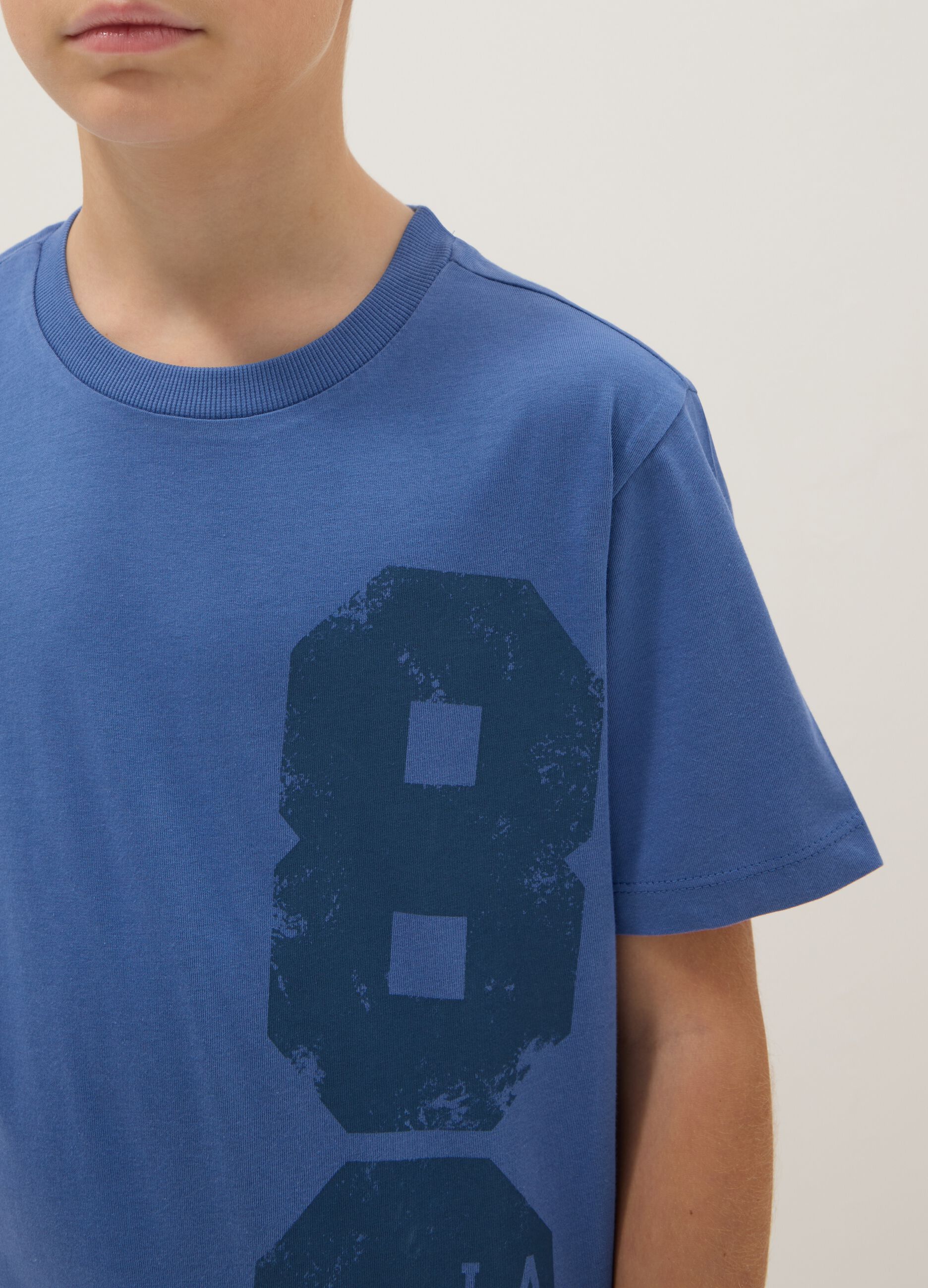 Boy's regular fit pure cotton blue T-shirt with print
