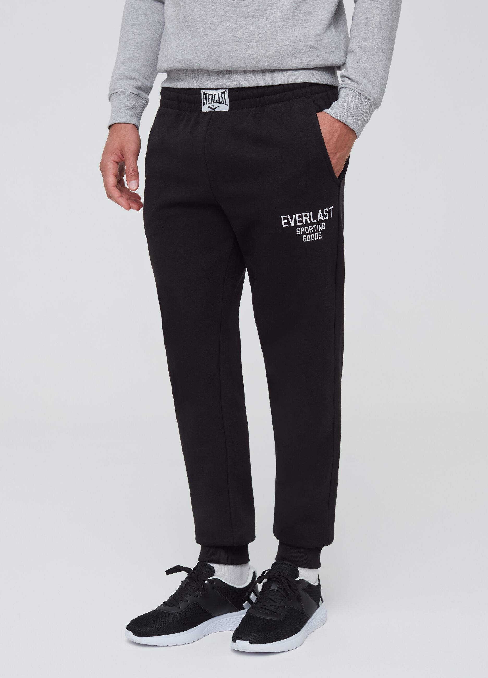 Joggers with pockets and Everlast print