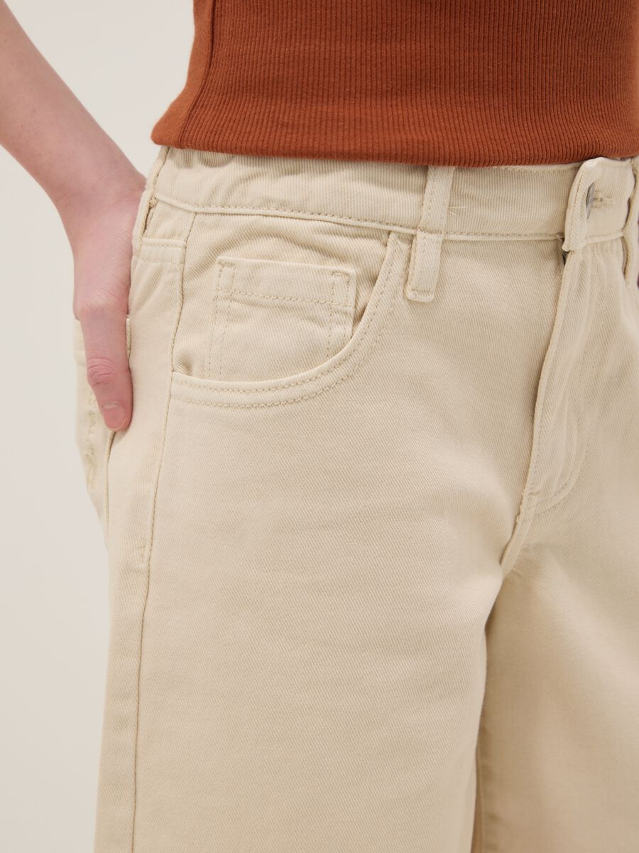 Girls' beige pure cotton shorts with regular fit_2