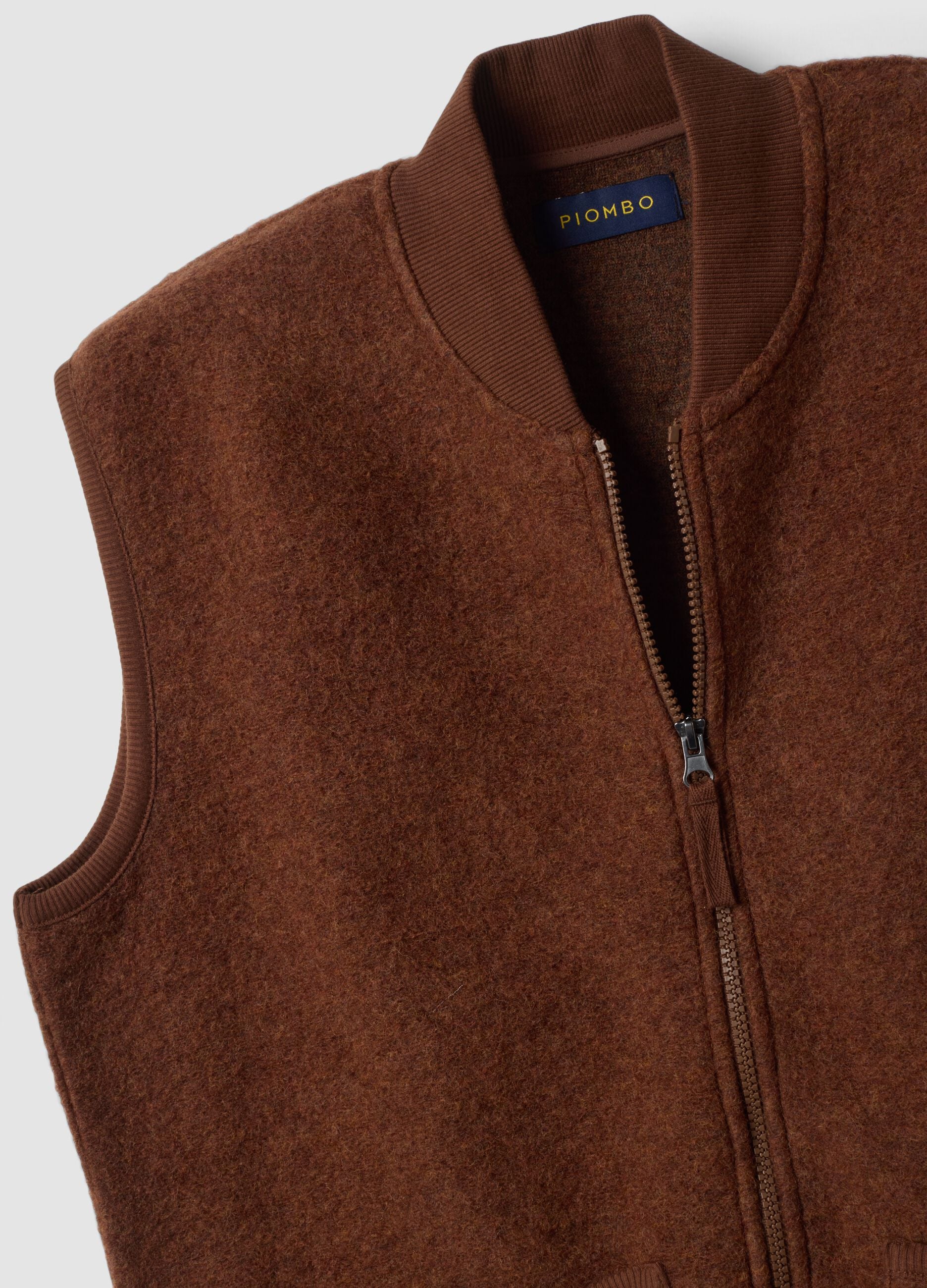 Gilet marrone in misto lana con zip