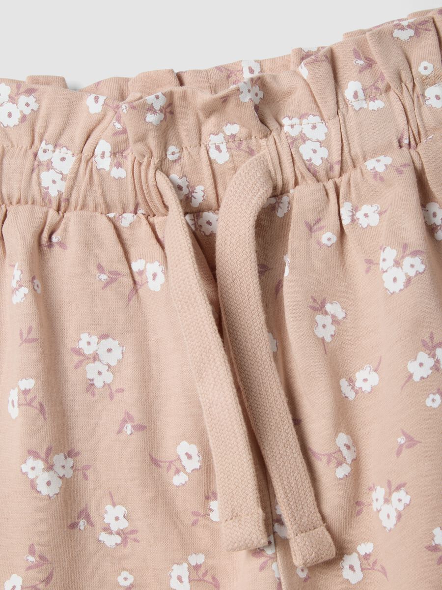 Beige Shorts aus reiner Baumwolle f&uuml;r M&auml;dchen mit Blumenmuster_3