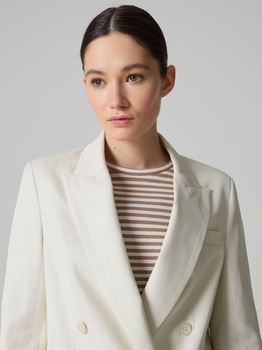 Contemporary double-breasted blazer_1