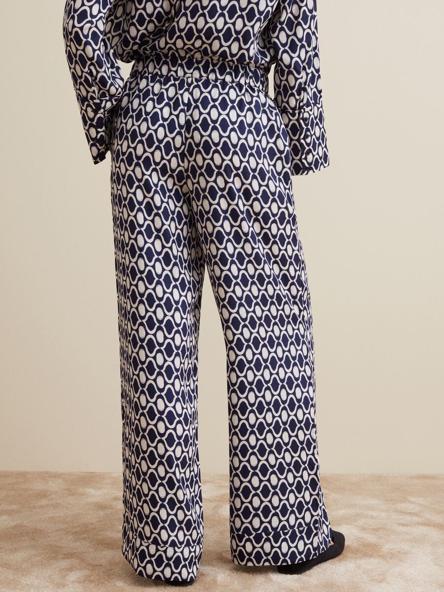 Wide-leg trousers with optical pattern_2