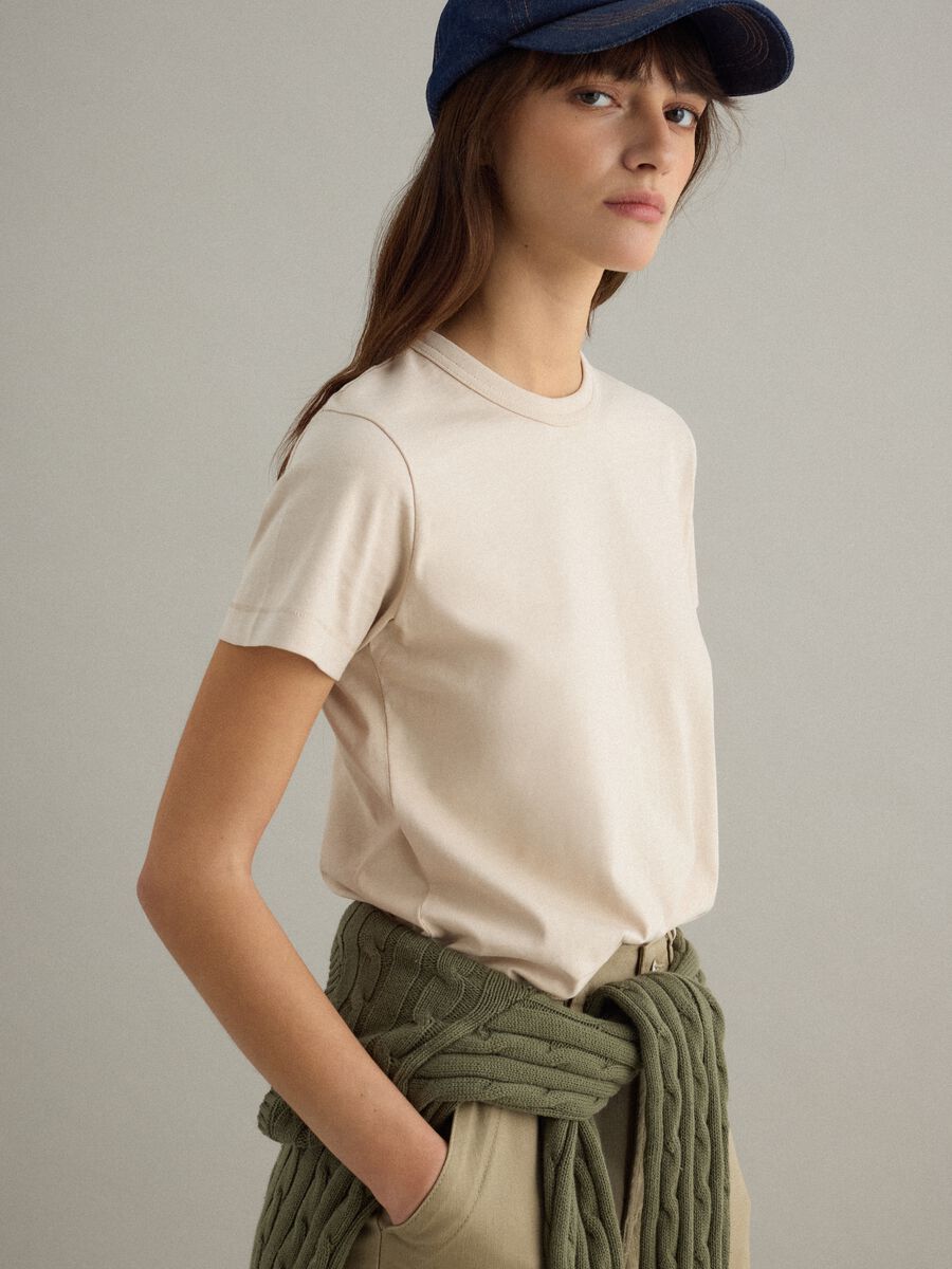 Beiges T-Shirt aus reiner Baumwolle mit Rundhalsausschnitt, Regular Fit_0