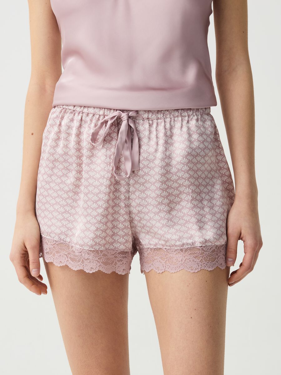 Satin pyjama shorts with pattern_1
