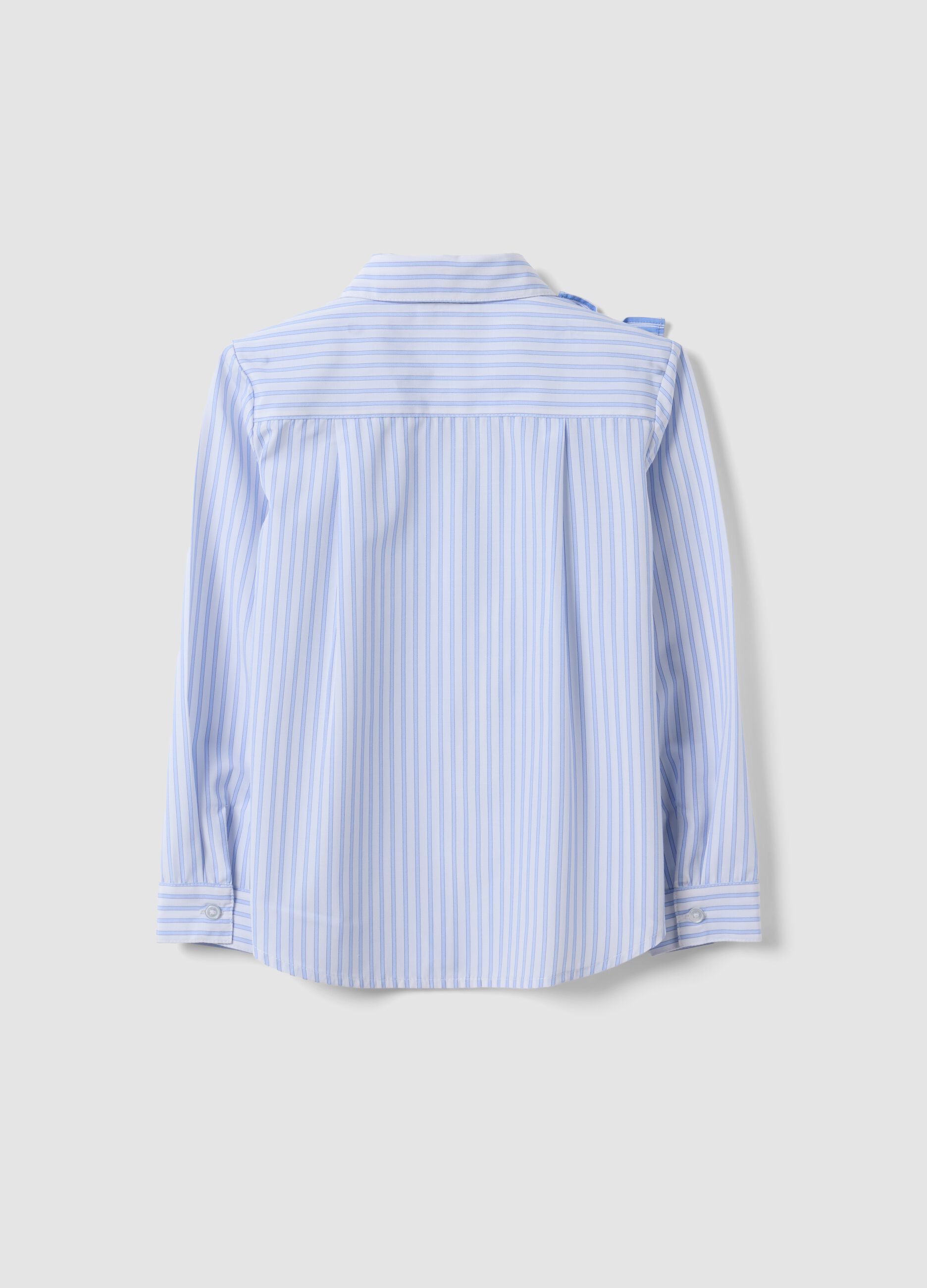 Camicia azzurra a righe con volant e colletto classico per bambina