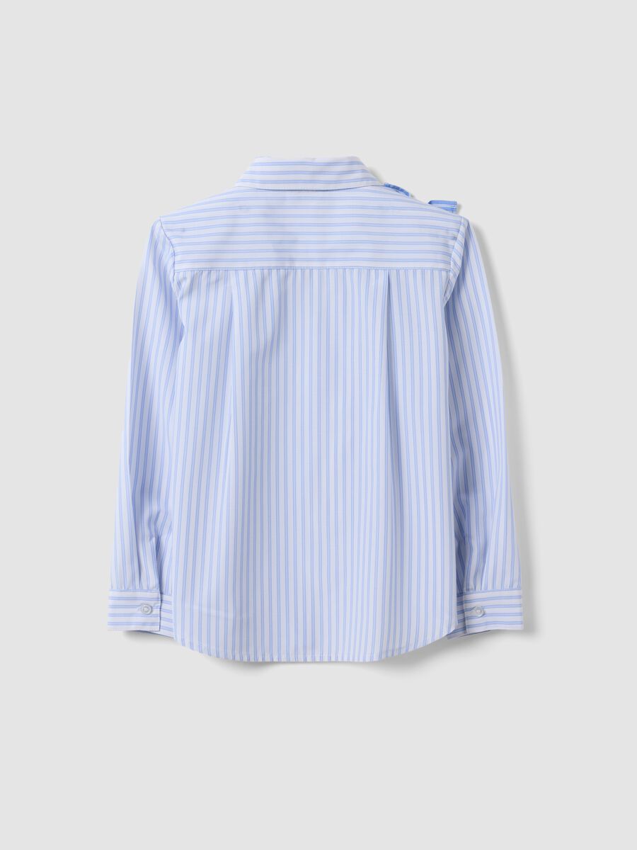 Camicia azzurra a righe con volant e colletto classico per bambina_1