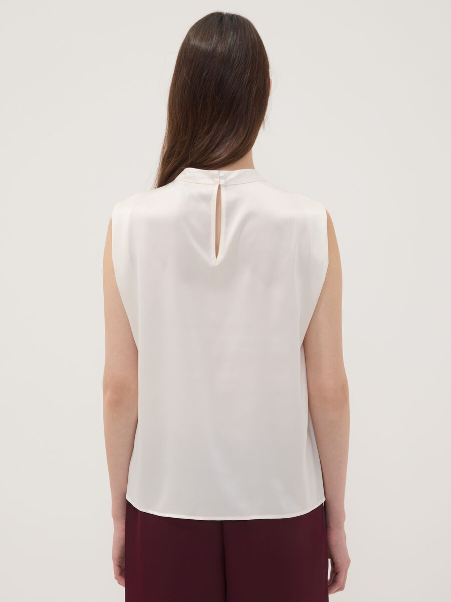 White stretch high-neck top_3