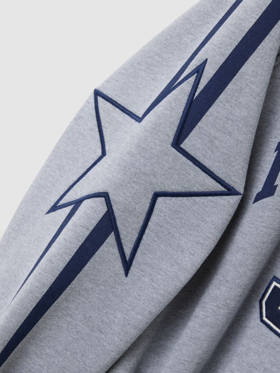 Grey oversized cotton blend sweatshirt with V-neck and print_5