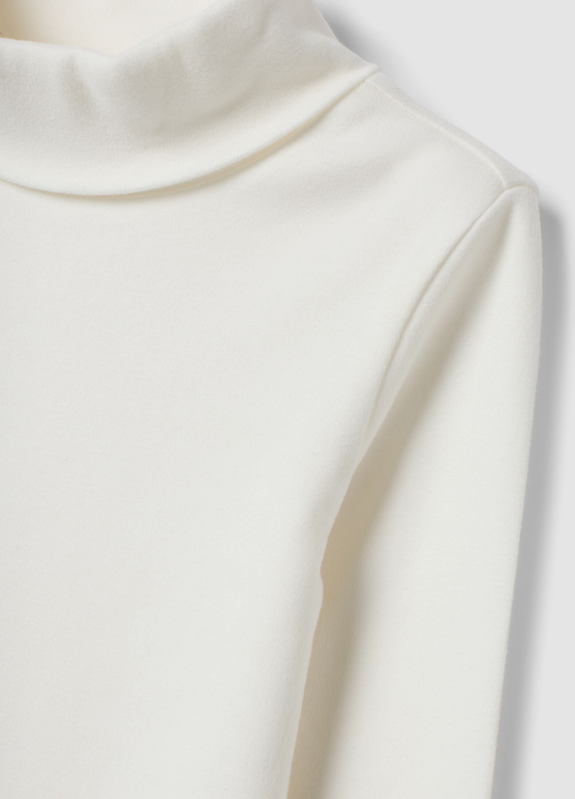 T-shirt branca de gola alta em algod&atilde;o puro, corte regular