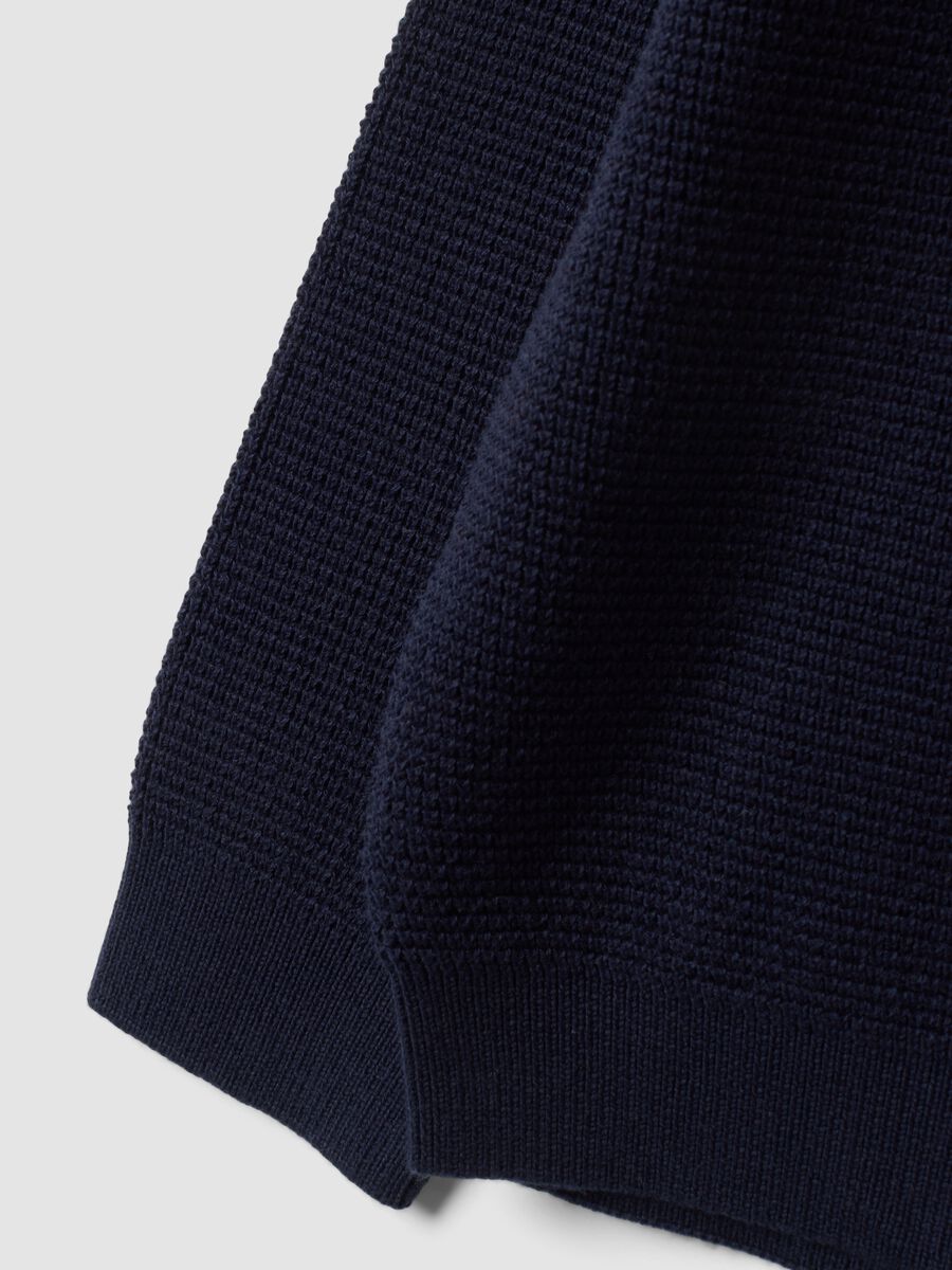Maglia blu in misto cotone girocollo lavorata a maglia_3