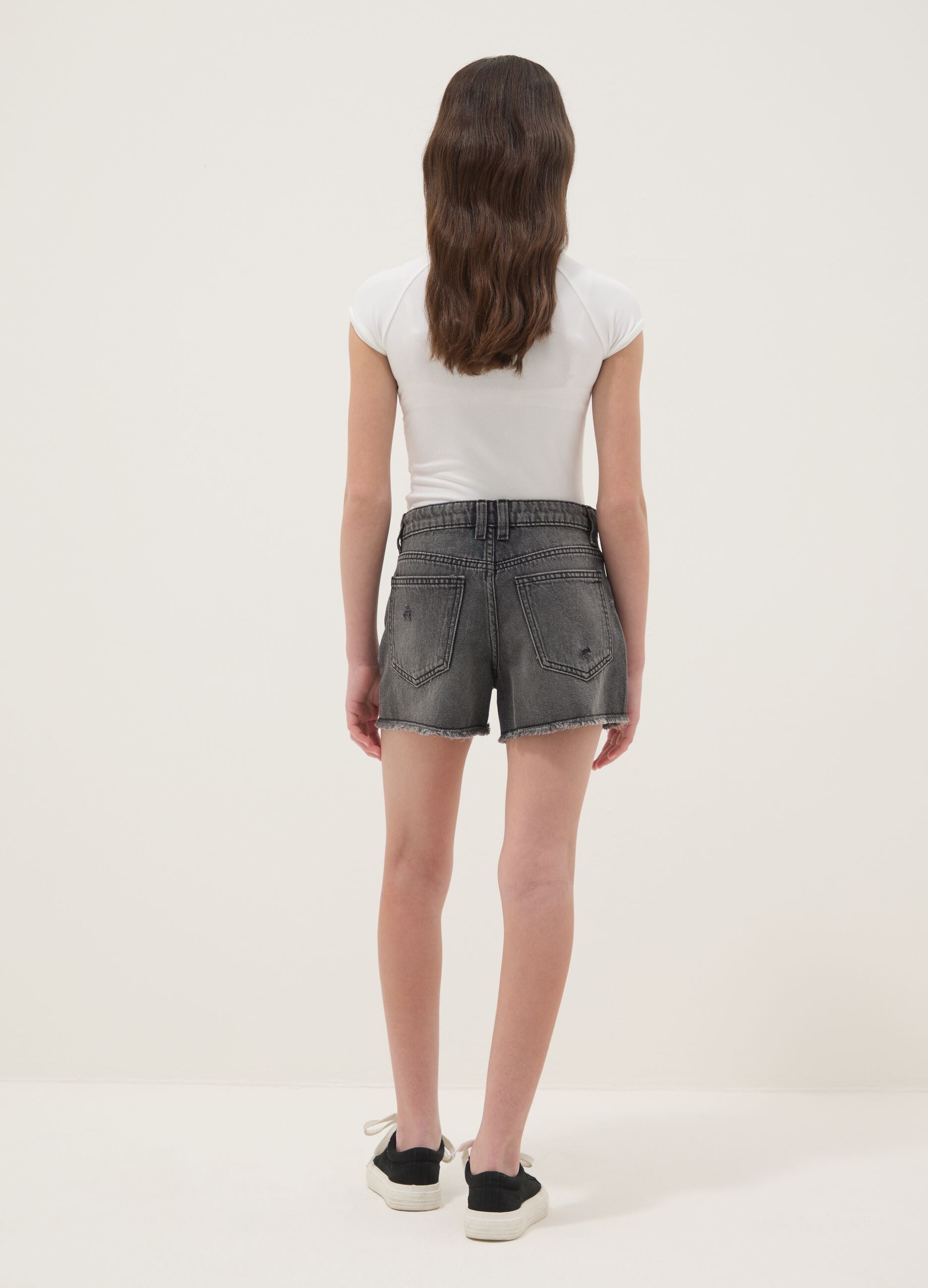 Girls&rsquo; grey pure cotton denim shorts, regular fit with rips