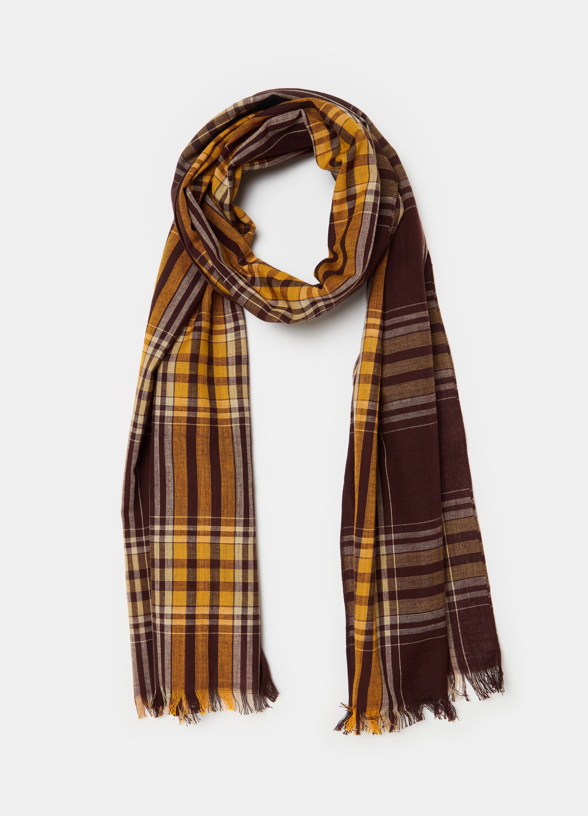 Fringed scarf with check pattern