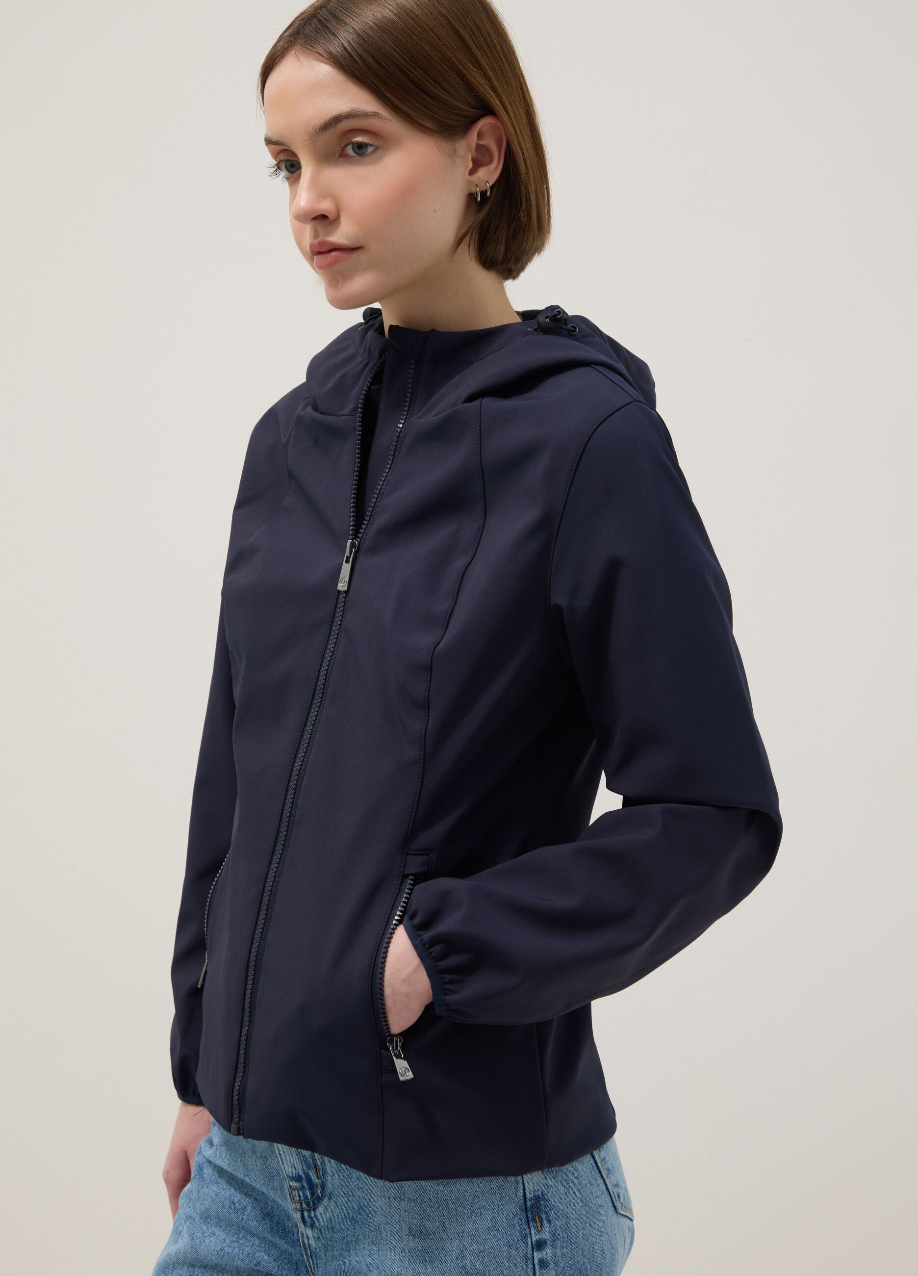 Casaco imperme&aacute;vel azul regular fit com fecho e capuz