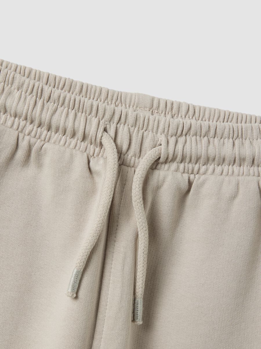Graue Joggerhose aus reiner Bio-Baumwolle mit Kordelzug f&uuml;r Baby-Jungen_3