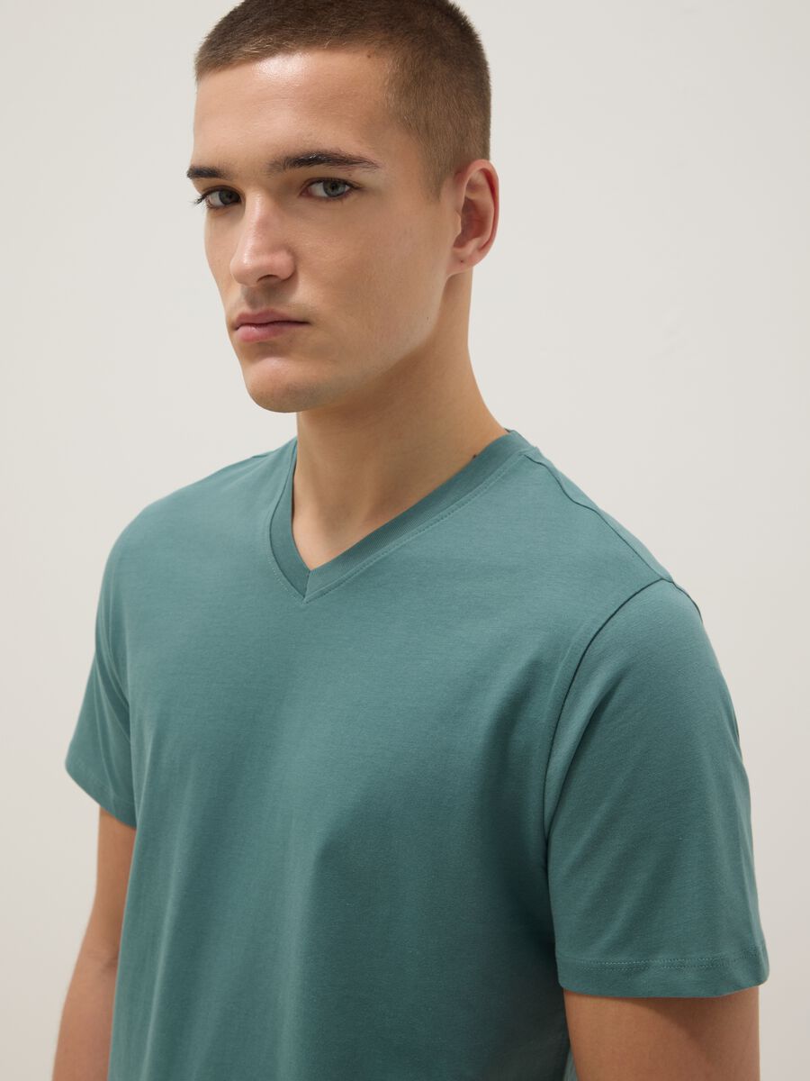 Green pure cotton V-neck regular fit T-shirt_0