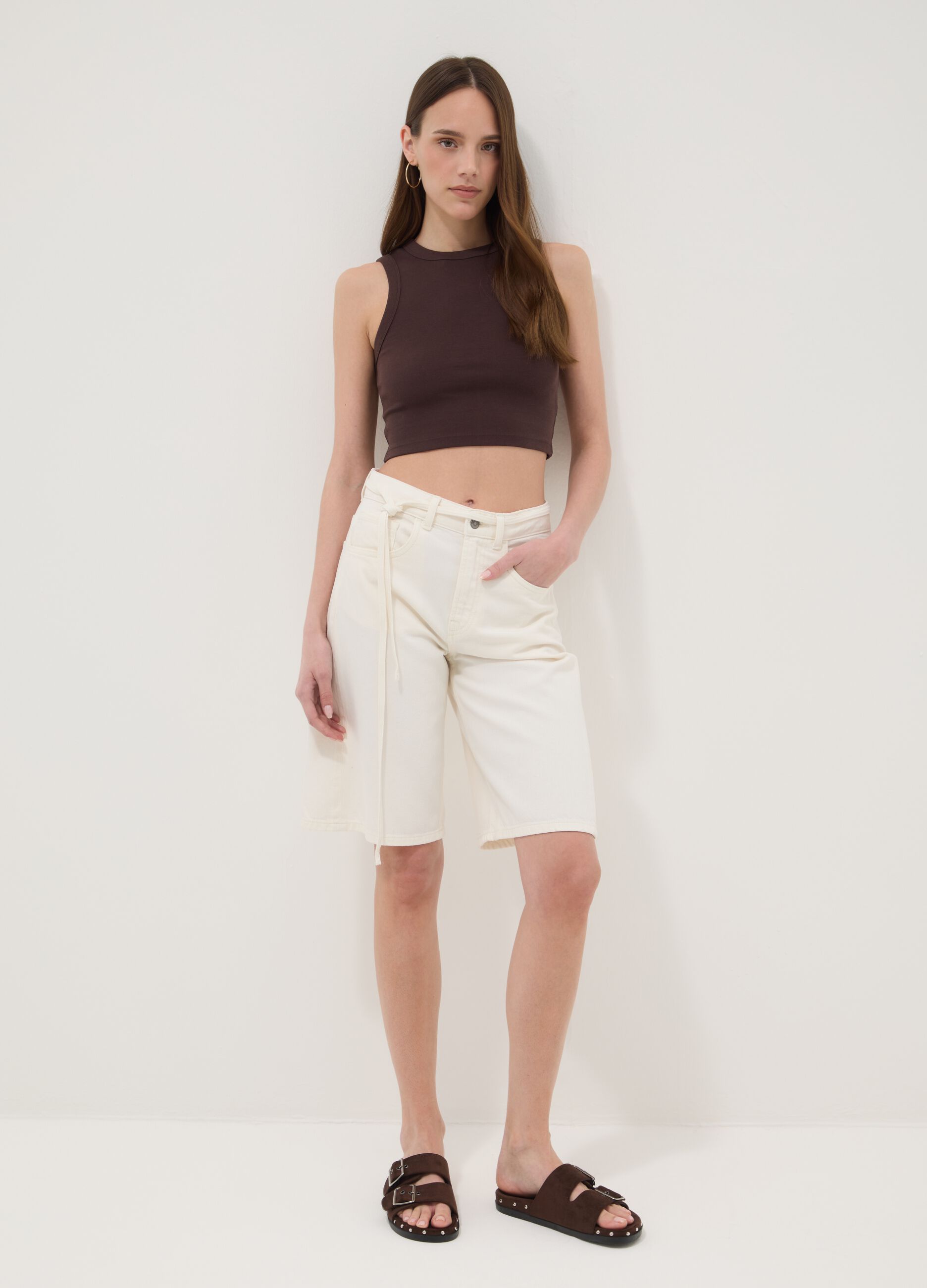 Braunes Crop-Top aus elastischer Baumwolle