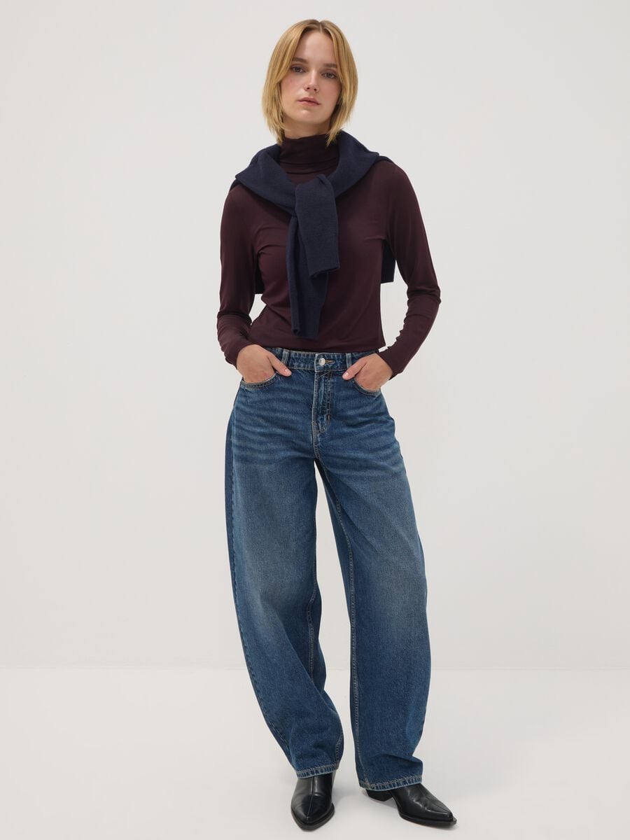 Purple stretch viscose top with raised collar, regular fit_2