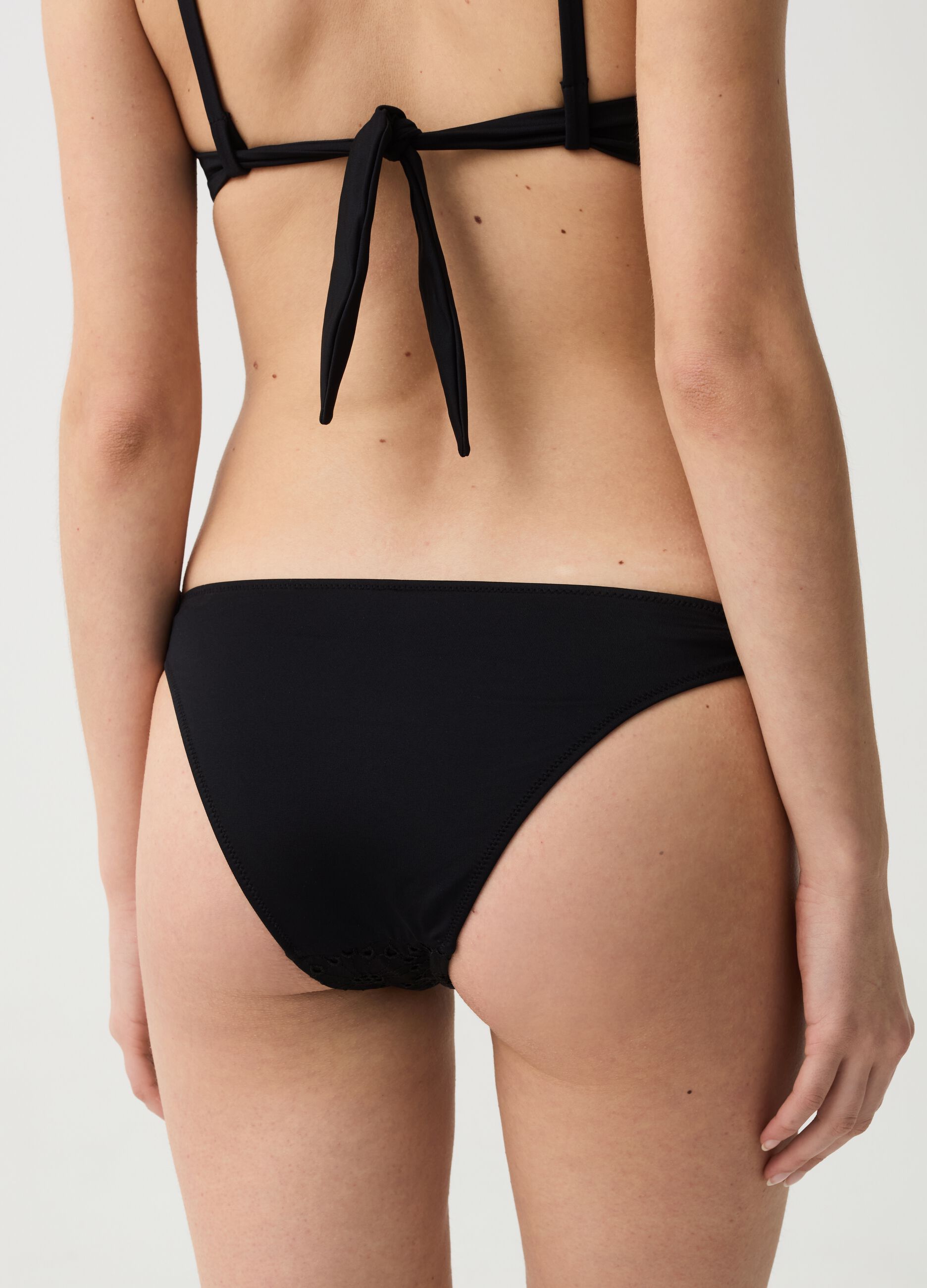 Bikini briefs with broderie anglaise front