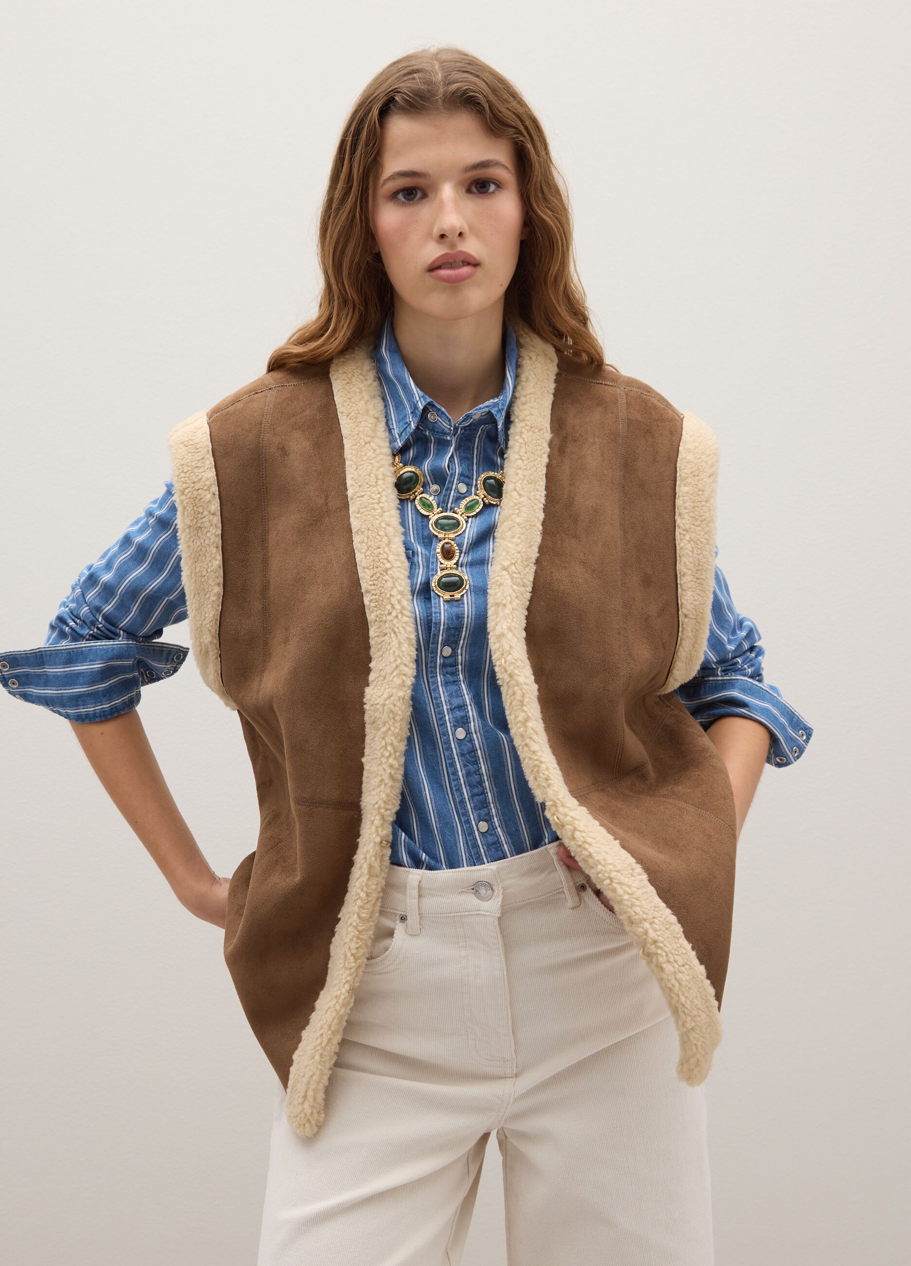 Regular fit brown sleeveless jacket