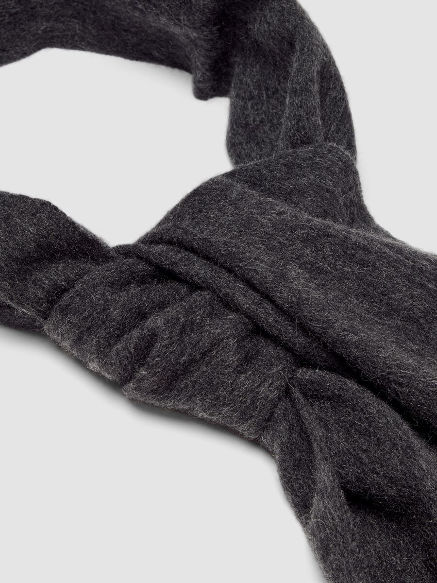 Sciarpa grigia melange con frange in puro cashmere_1