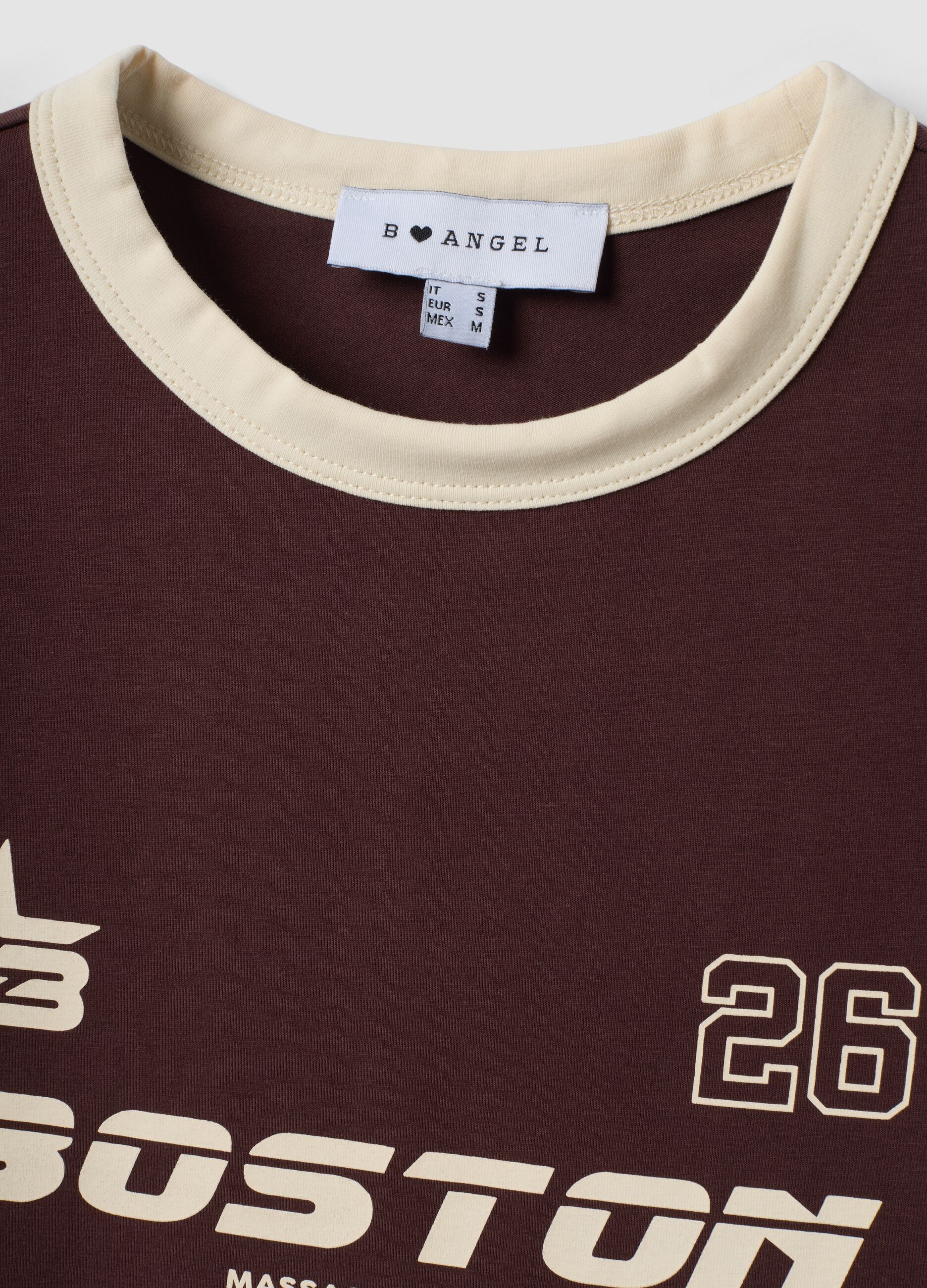 T-shirt marrone in cotone con stampa grafica frontale e bordi a contrasto