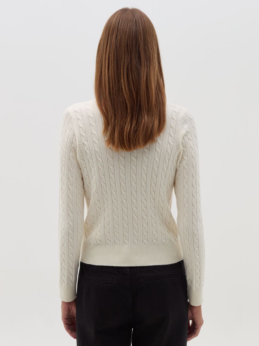 Ribbed cardigan with cable-knit design_3