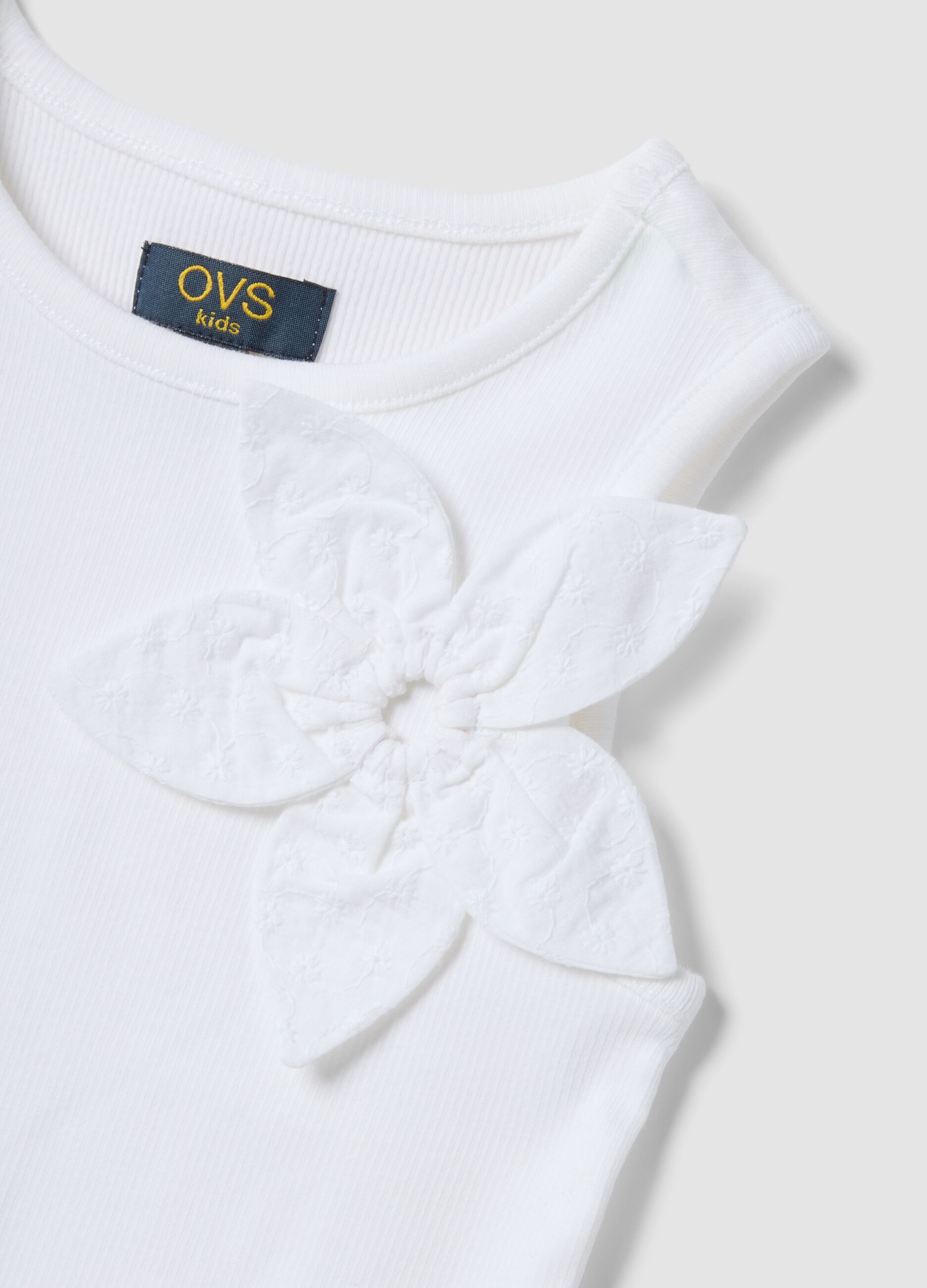 White stretch cotton ribbed tank top with appliqu&eacute; flower for girls, fitted