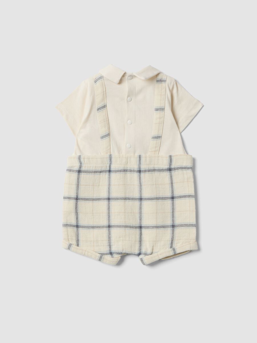 Beiger Baby-Strampler aus reiner Baumwolle mit Karomuster und Kragen_1