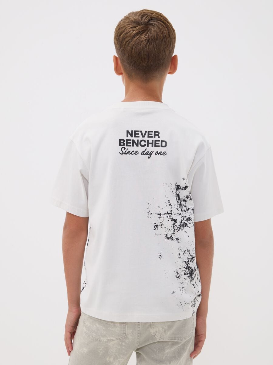 T-shirt blanc oversize en pur coton avec inscription &laquo; Never Benched &raquo; pour gar&ccedil;on_2