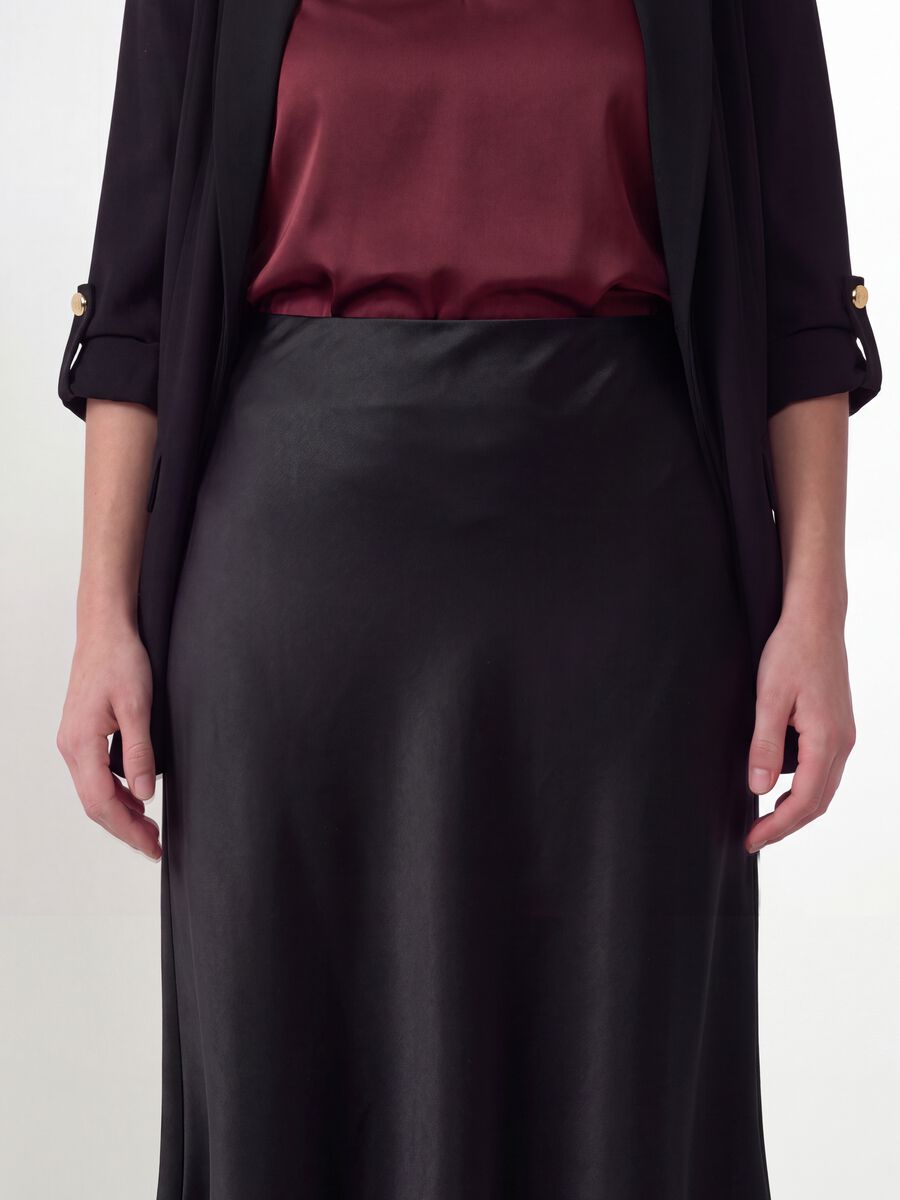 Black satin midi skirt in stretch fabric_3