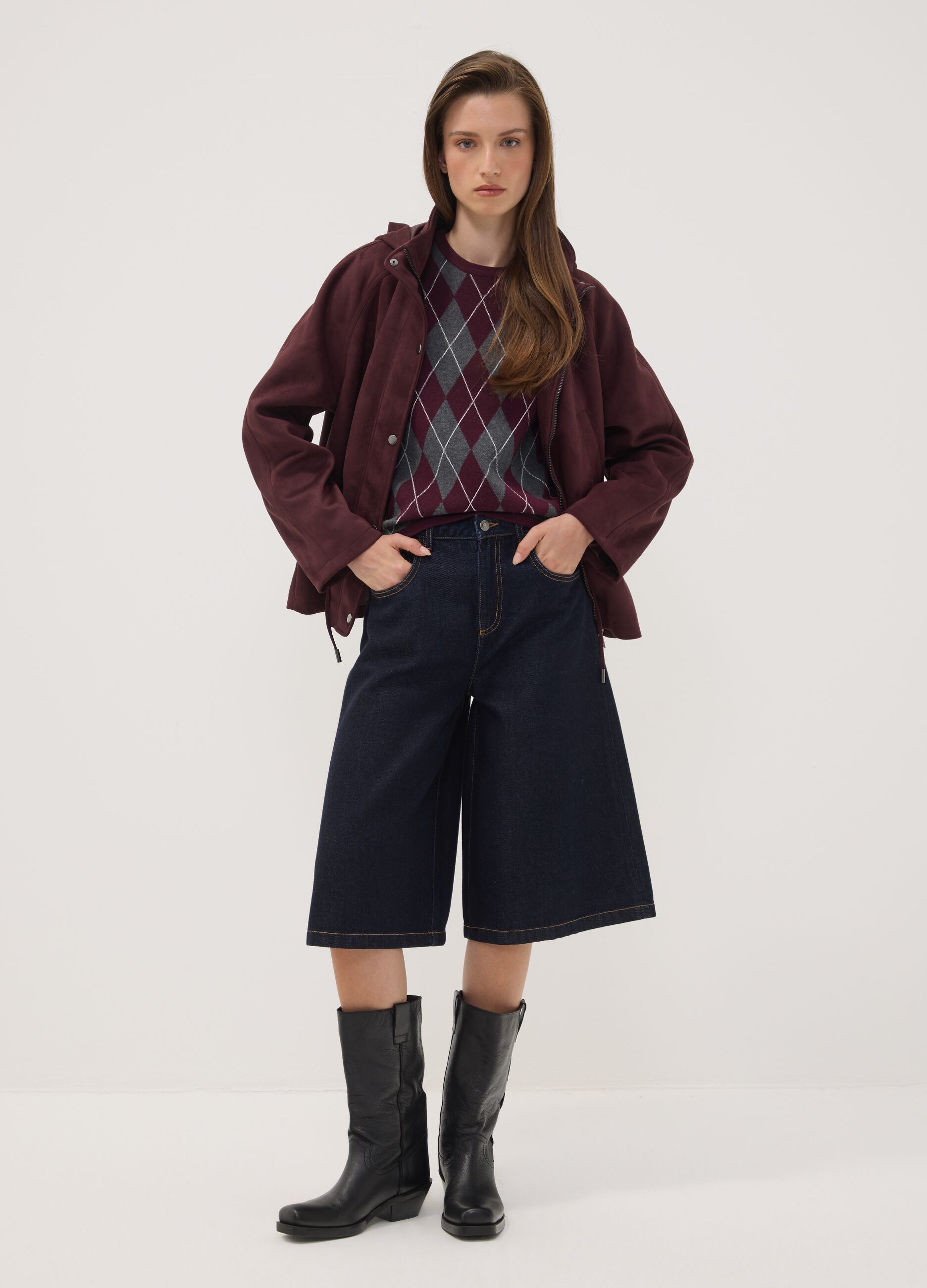Parka viola con cappuccio e chiusura zip e bottoni