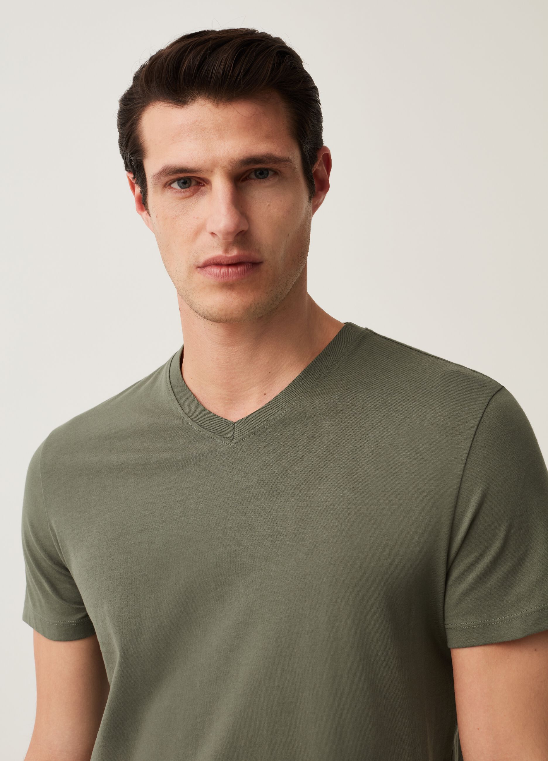 Organic cotton T-shirt with V neck
