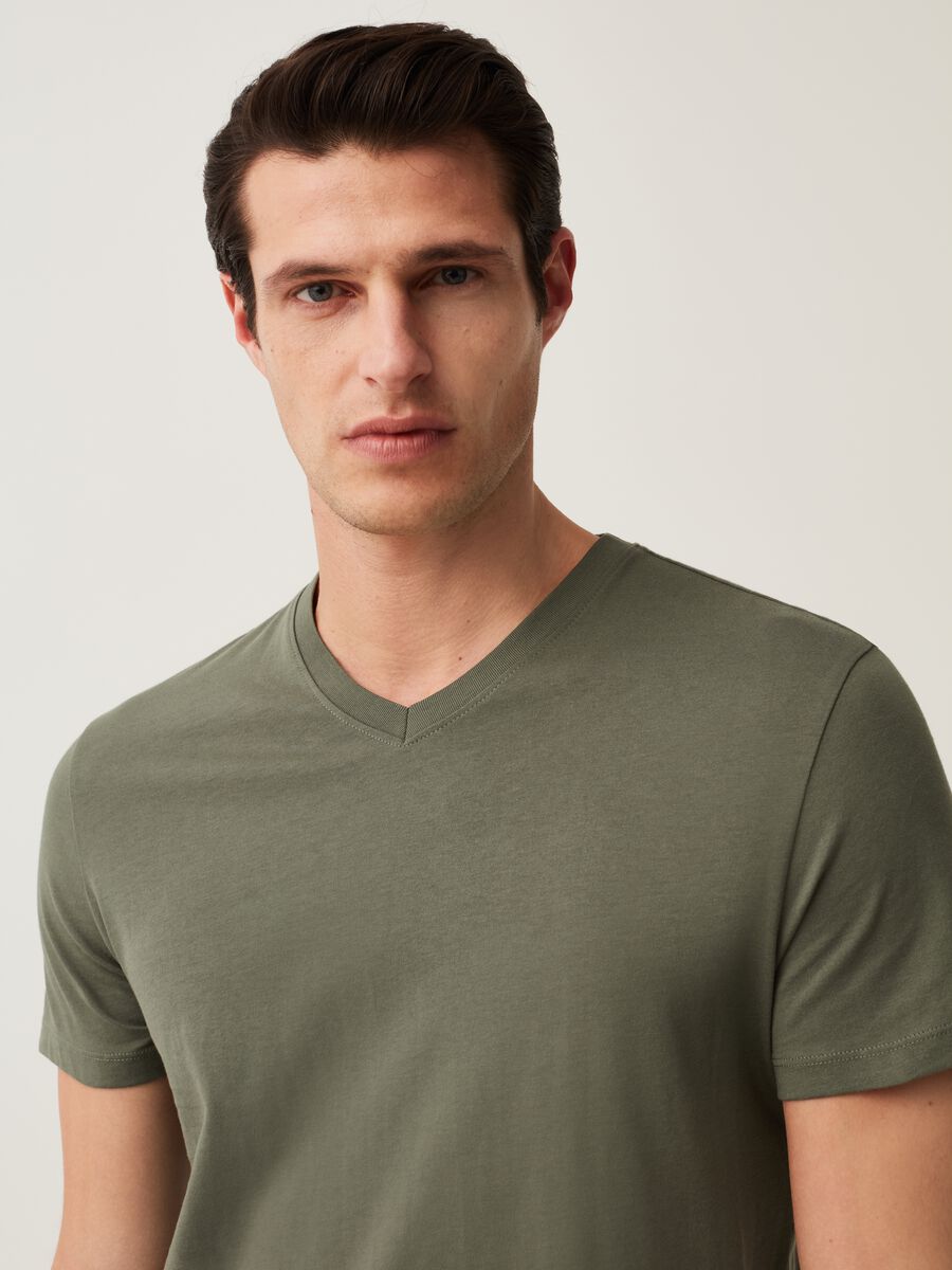 Organic cotton T-shirt with V neck_0