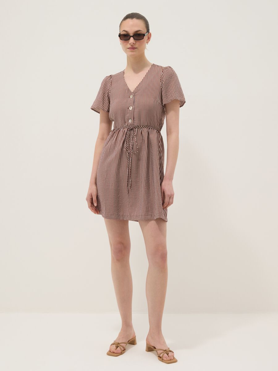 Braunes gestreiftes Hemdblusenkleid aus Viskose-Mix_1