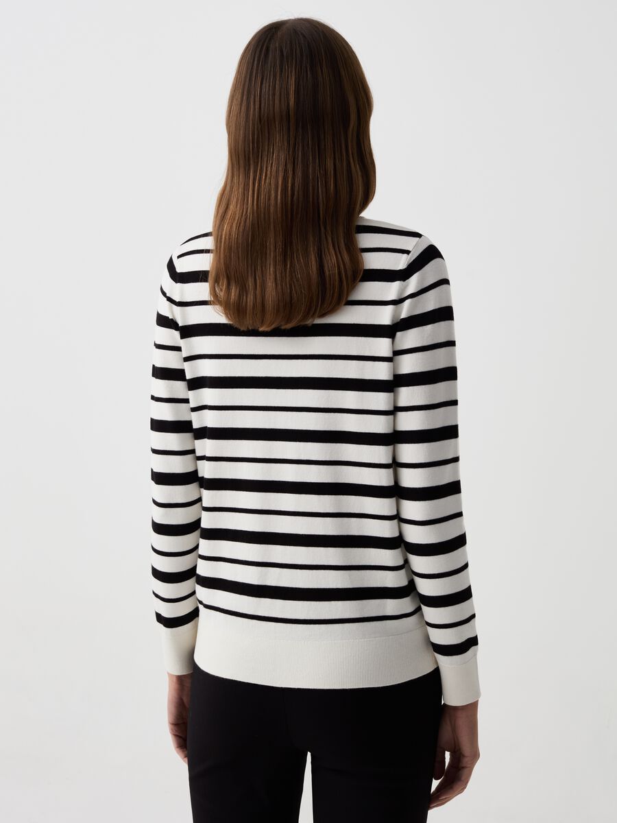 Striped top with long sleeves_2