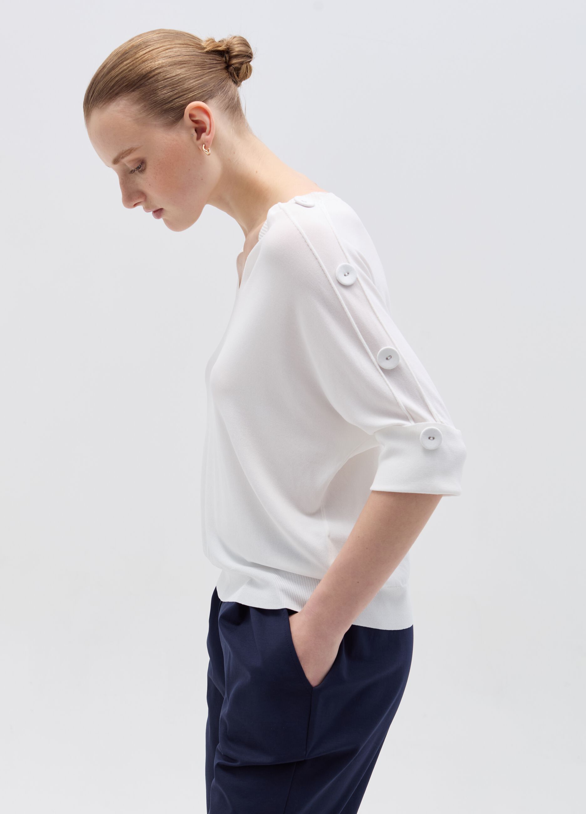Top with three-quarter sleeves with buttons