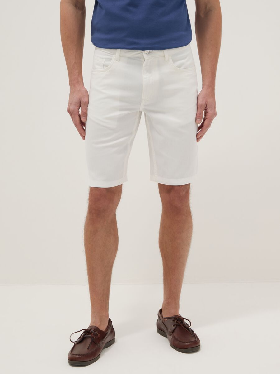 Wei&szlig;e Shorts aus reiner Baumwolle in Regular Fit_1