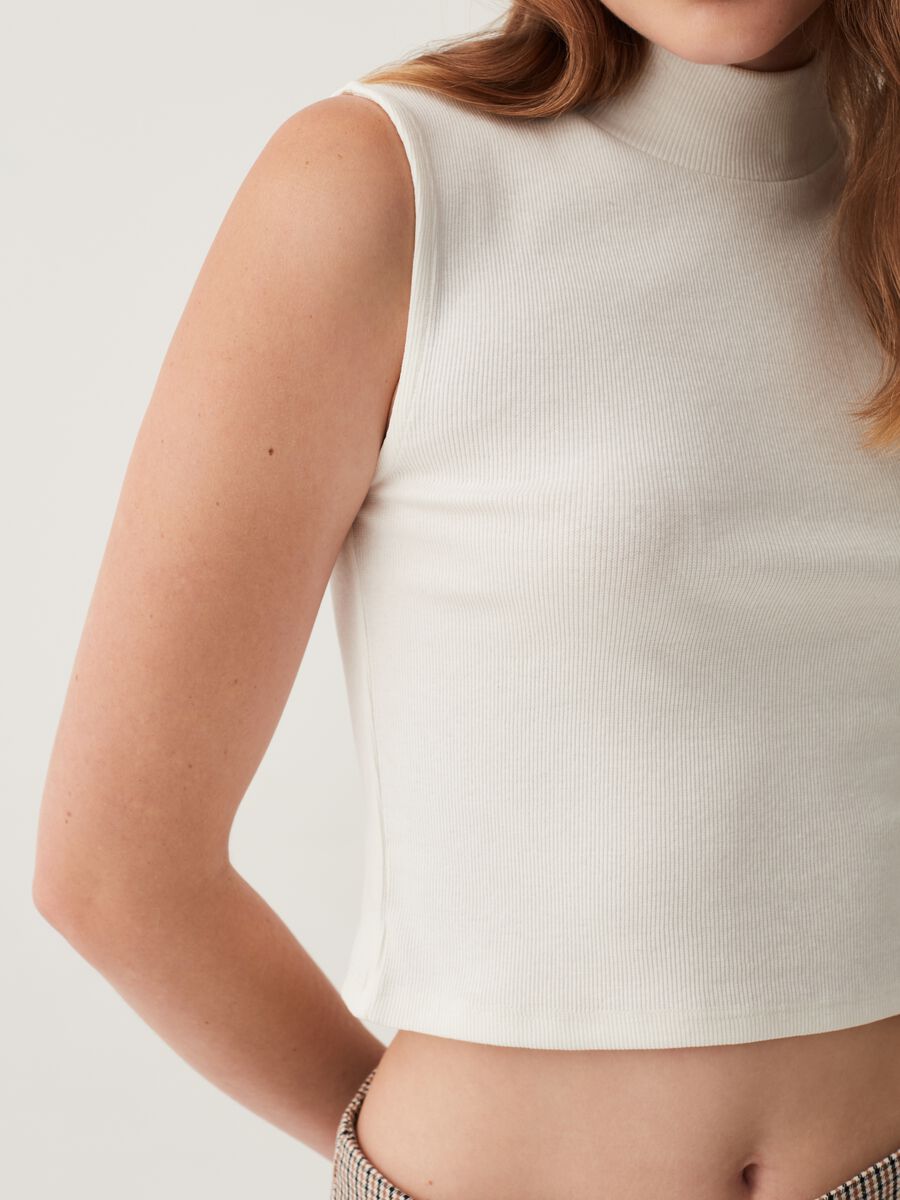 Cropped tank top with mock neck_3
