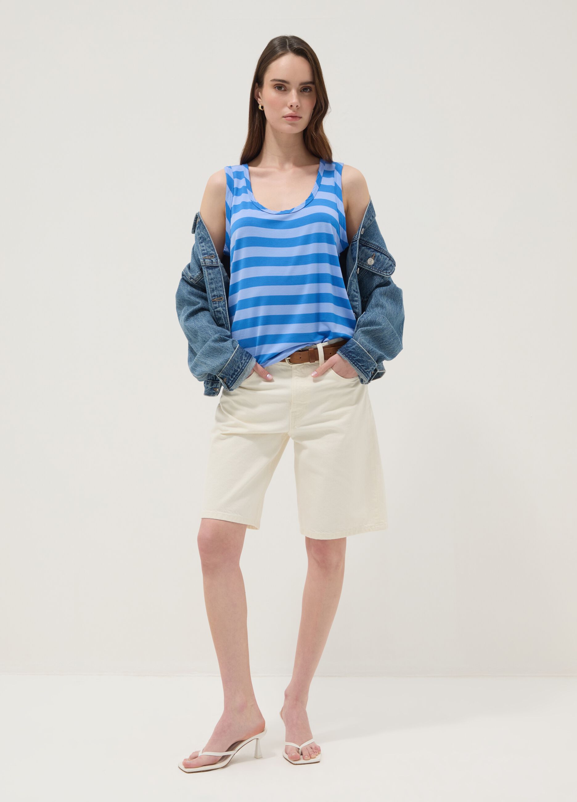 Blaues gestreiftes Tanktop aus elastischer Viskose