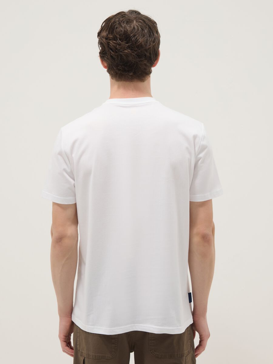 Wei&szlig;es T-Shirt aus reiner Baumwolle mit Print, Regular Fit_2