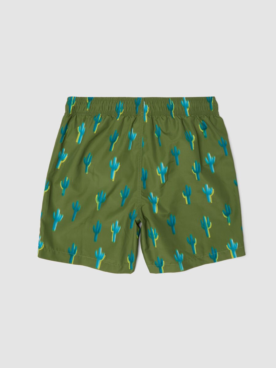 Short de bain gar&ccedil;on vert &agrave; imprim&eacute; cactus_1