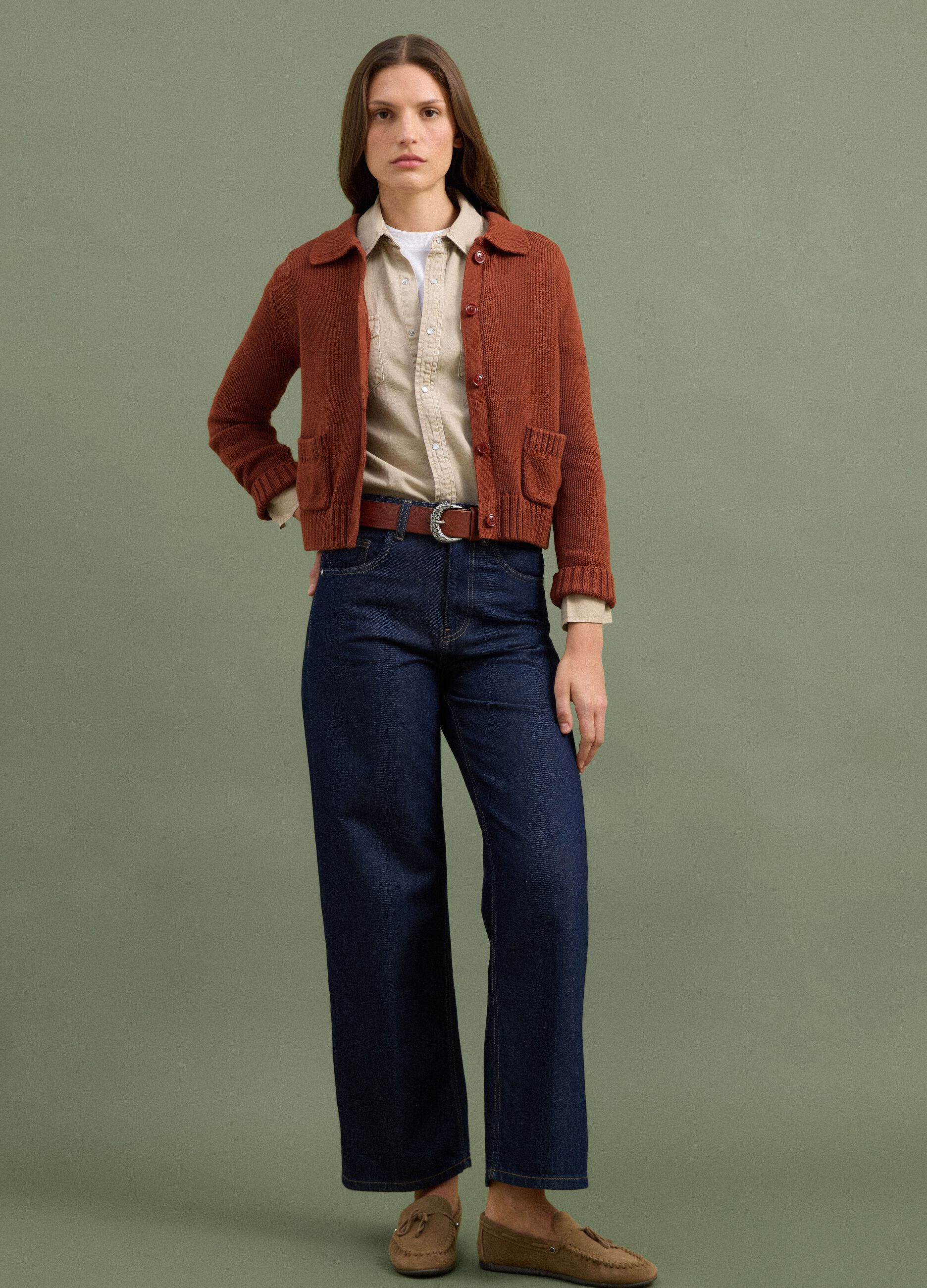 Cardigan rosso in puro cotone con bottoni regular fit
