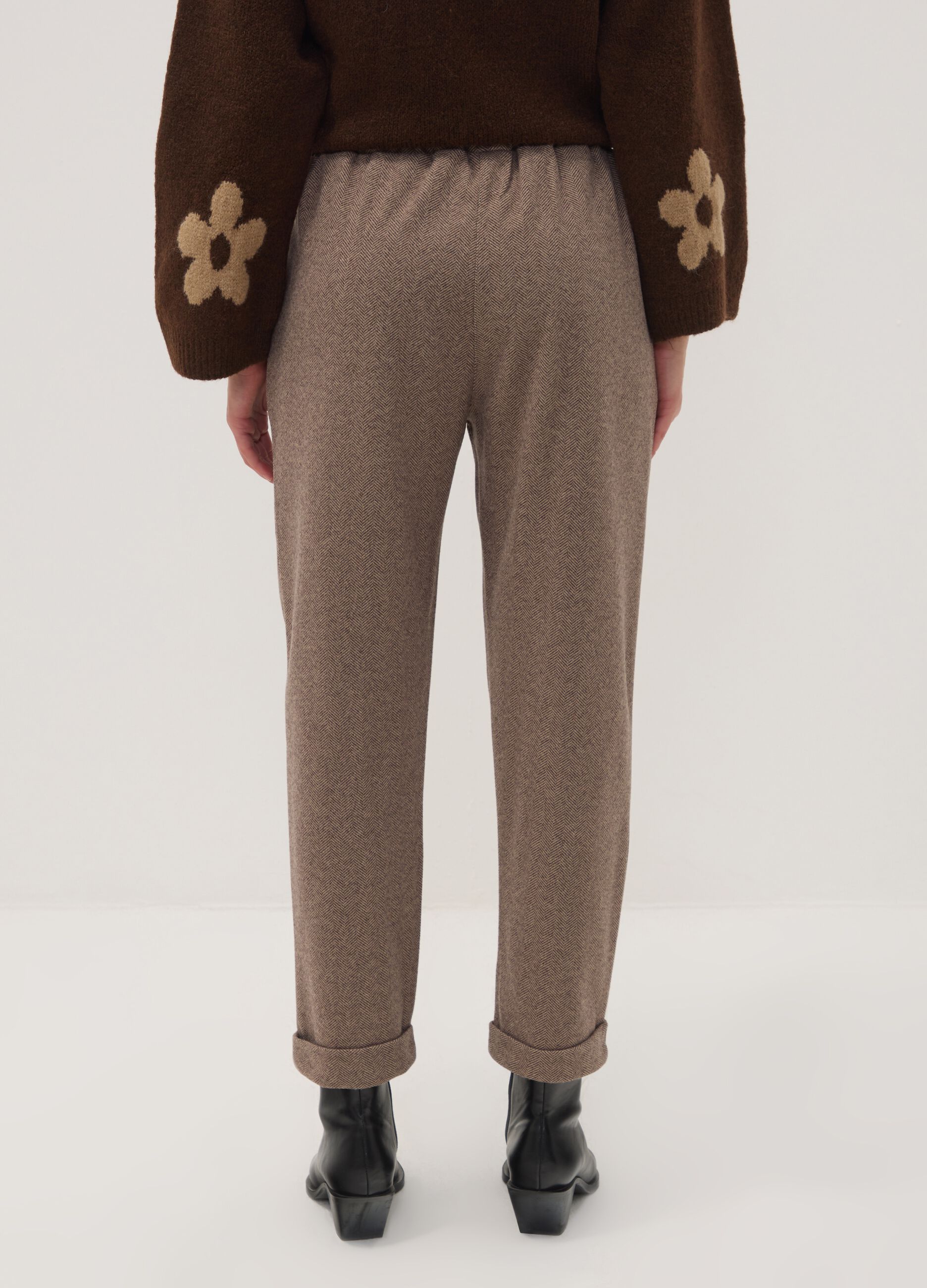 Pantaloni marroni regular fit con motivo chevron