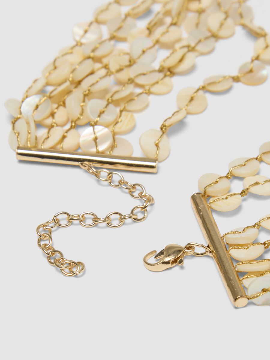 Beige mehrreihige Kette mit Perlmuttpl&auml;ttchen_1
