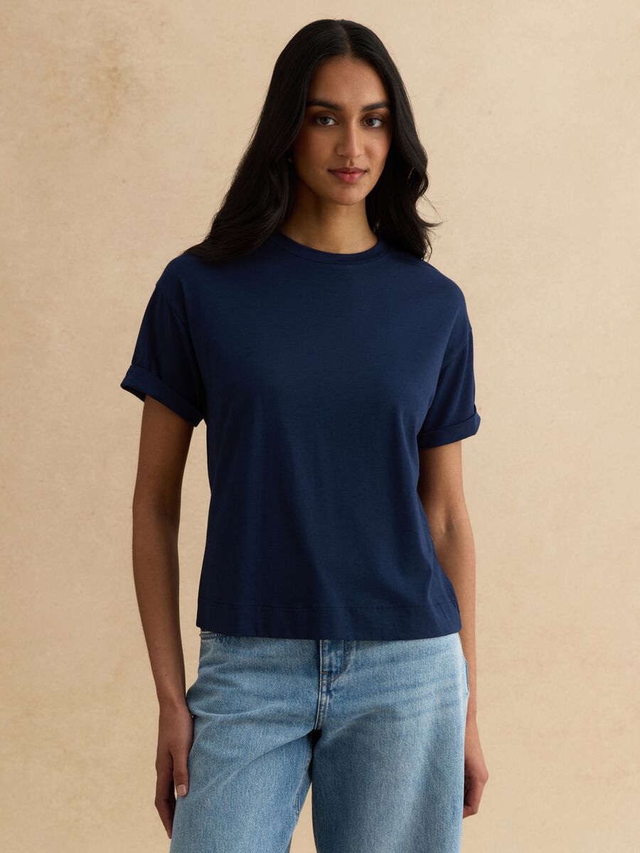 T-shirt blu a maniche corte in cotone e modal elasticizzato_1